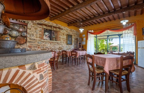 Manciano Apartment | Room 'Camera 3 - Il Maggio' with Shared Pool, Wi-Fi and Air Conditioning