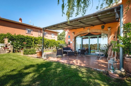 Manciano Apartment | Room 'Camera 3 - Il Maggio' with Shared Pool, Wi-Fi and Air Conditioning