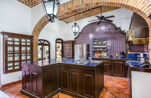 Ajijic Bed & Breakfast | Room "El Guayabo" Caroline Bella