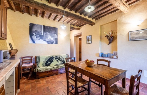Monticiano Apartment | Room 'Marroneto - Camera 2' with Mountain View, Shared Pool and Wi-Fi