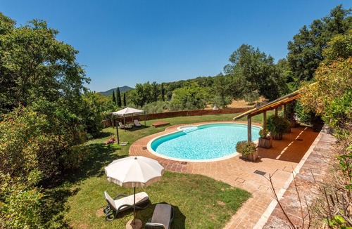 Monticiano Apartment | Room 'Marroneto - Camera 2' with Mountain View, Shared Pool and Wi-Fi