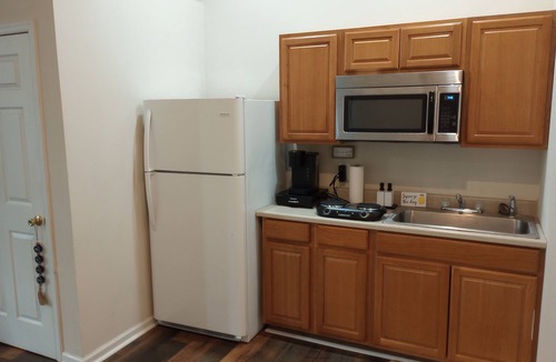 George Washington Apartment | Roomy Studio Basment Apartment - 5 Min to Downtown