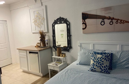 Rock Sound Bed & Breakfast | Rosebud