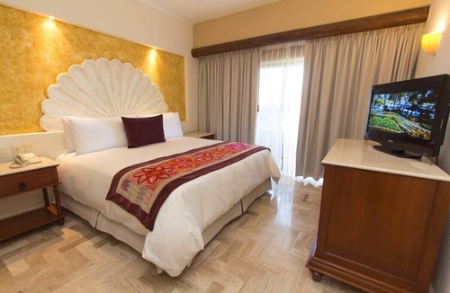 Marina Vallarta Resort | Royal Suite, beach front, Family friendly exclusive resort, sleeps 8!