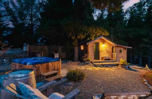 Alexandra Cabin | Rustic Cabin With hot tub at Homewood Forest Retreat