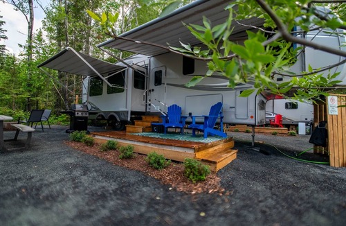 Kenora House | RV 5 Rustic Charm w/Queen Bed with Forest Background