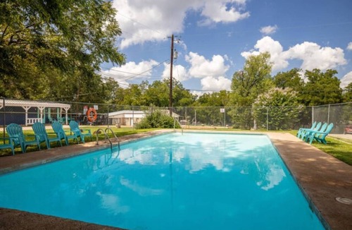 Burnet RV Rental | RV Site - Pull Through 30