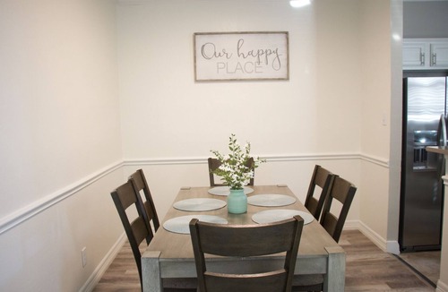 Euless House | Safe, Central, Cozy Home with Private Parking, KING Bed, near DFW Airport & more