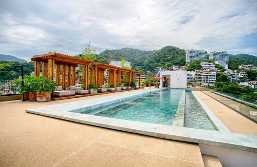 Emiliano Zapata Condo | Sail View Ocean Views, Rooftop Pool, Romantic Zone