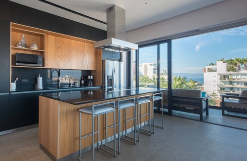 Romantic Zone Condo | Sail View,Spacious Condo Romantic Zone Ocean Views