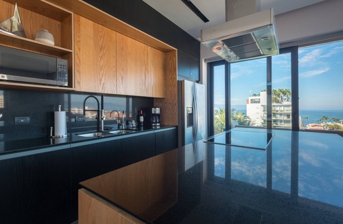 Romantic Zone Condo | Sail View,Spacious Condo Romantic Zone Ocean Views
