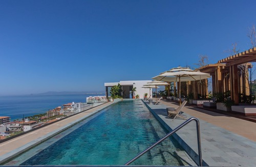 Romantic Zone Apartment | SailView Romantic Zone Rooftop Pool Ocean Views