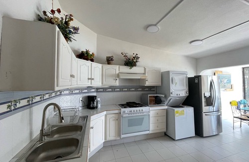 San Juan del Rio House | San Gil Golf Club, Beautiful Lake House, pool, kayaks, bicycles