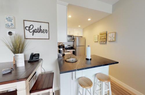 Seaside Apartment | Sand & Sea: Pacific View (110)