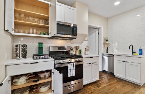 Northeast Minneapolis House | Sauna, Arcade, Peloton, Renovated and Retro House