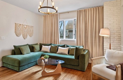 Northeast Minneapolis House | Sauna, Arcade, Peloton, Renovated and Retro House