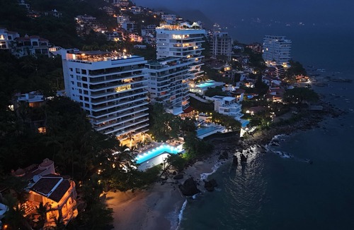 Amapas Apartment | Sayan Beach 3BR | 2,400 Sq Ft Condo + Oceanview Terrace, 3 BR Sayan Oceanfront Luxury 2500 SF