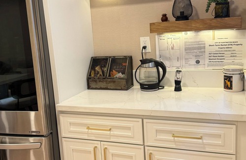 Huntington Beach House | SeaBreeze Haven 5 minute walk to the Beach and Down Town and the Pier