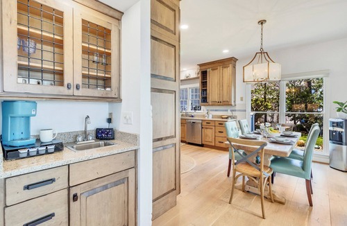 Edwardsville House | Seaglass Sands - Spacious family home - Private Beach - Kayaks - Game Room