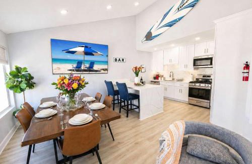 Huntington Beach House | Searenity Suite- Peekaboo Ocean view 1 min walk to Beach