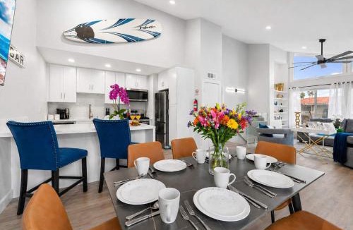 Huntington Beach House | Searenity Suite- Peekaboo Ocean view 1 min walk to Beach