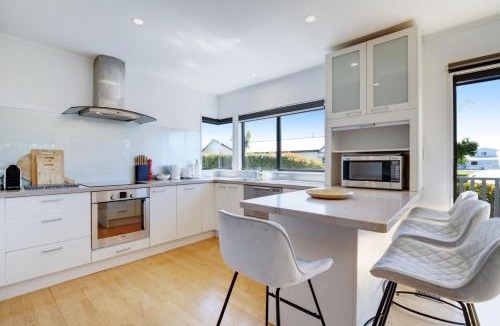 Beachlands House | Seaside Premium Home with Spa Pool near Beach
