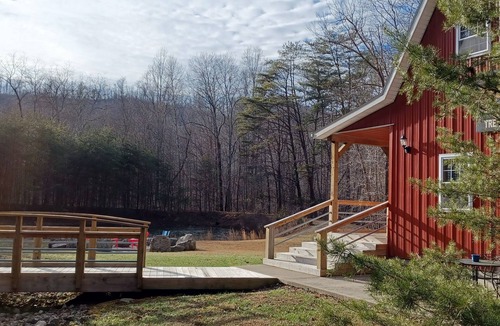 Peebles Cabin | Secluded Cabin in Amish Country! Relax by the Pond & Firepit on 6 Private Acres!