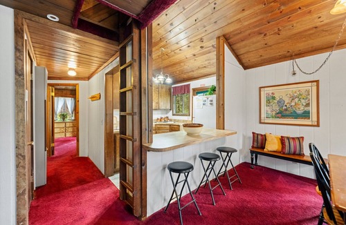 Idyllwild Cabin | Secluded Cozy Cottage: Walk to Town, Private