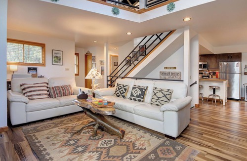 West Colorado Springs House | Secluded Mountain Retreat ~ Walk to Garden of Gods!