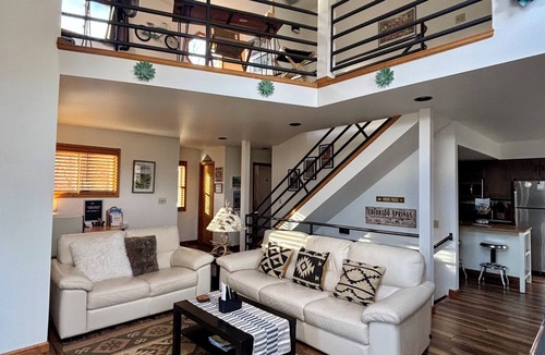 West Colorado Springs House | Secluded Mountain Retreat ~ Walk to Garden of Gods!