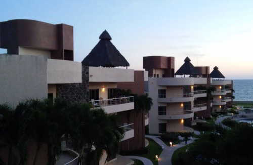 Isla Navidad Apartment | Secure Luxury 3Bd Condo - Coco Beach near Barra de Navidad FREE PARKING
