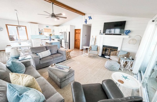 Conneaut Lakeshore House | Serene 4-bedroom house in Conneaut Lake. Lake and dock access