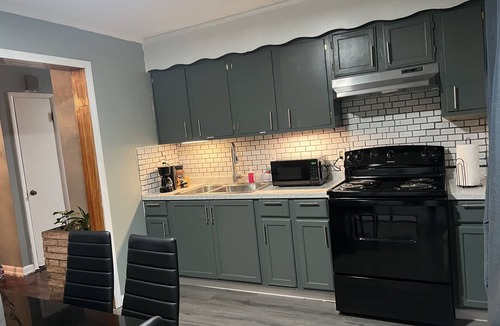 Springfield House | Serenity 2, Updated, Clean Home, Ifit Bike,WiFi, Fenced yard, near Yellow Spring