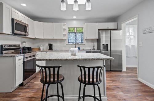 Deep Hole House | Serenity at Deep Hole Hideaway - Pet friendly!