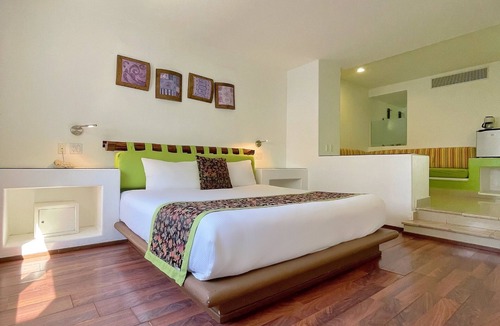 Ampliacion Juarez Hotel | Seven Crown Express & Suites by Kavia