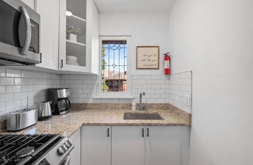 Shadyside Apartment | Shadyside, Pittsburgh, Modern and Cozy 1 Bedroom Apt with Free Parking