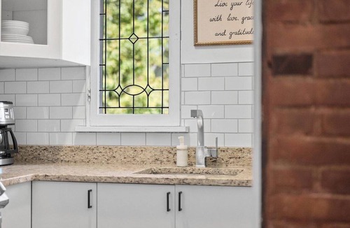 Shadyside Apartment | Shadyside, Pittsburgh, Modern and Cozy 1 Bedroom Apt with Free Parking