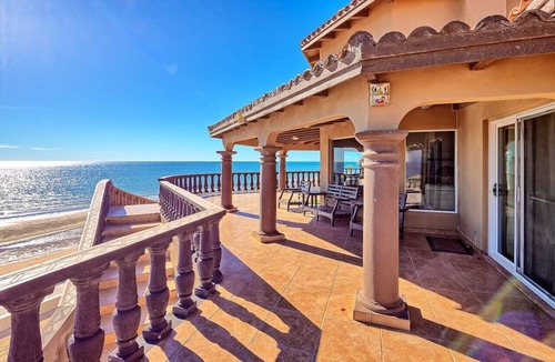 Las Conchas House | Shark House - 8 BR Beachfront