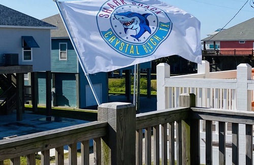 Port Bolivar House | Shark Shack ~ 3rd Row Home ~ Holiday Addition ~ Ocean View ~ Basketball Goal