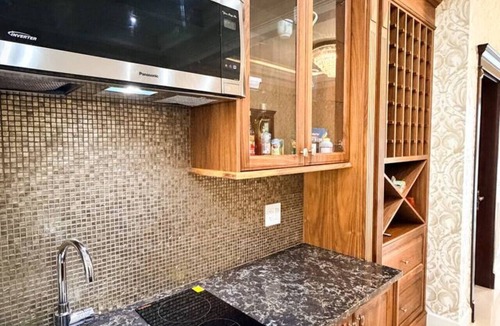 Shaughnessy House | Shaughnessy 3bdrm Suite near VanDusen Gardens