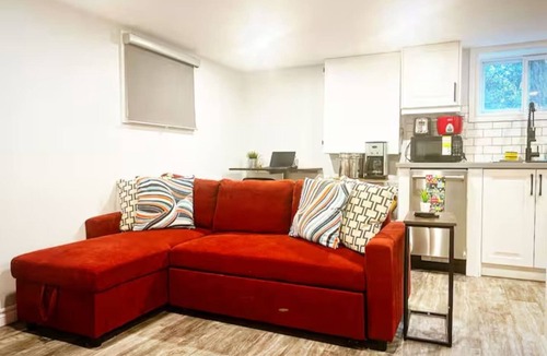 Wasaga Beach House | Shore Meets Summit Cottage Sleeps 10