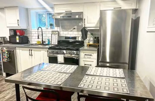 Wasaga Beach House | Shore Meets Summit Cottage Sleeps 10