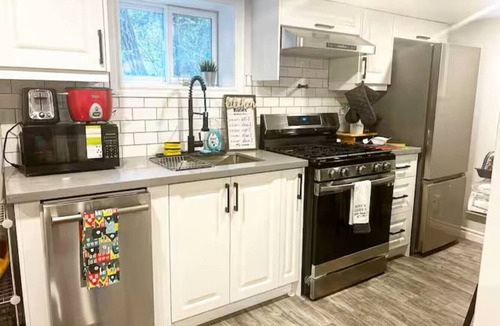 Wasaga Beach House | Shore Meets Summit Cottage Sleeps 10