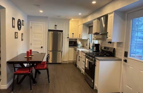 Wasaga Beach House | Shore Meets Summit Cottage Sleeps 10