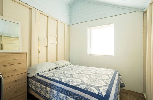 York Beach Cottage | Short walk to Short Sands and Long Sands Beaches! Affordable vacation in York!