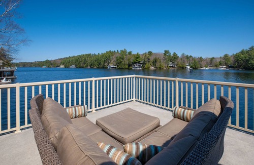 Muskoka Lakes House | Situated on prestigious Lake Joseph with close proximity to all amenities.