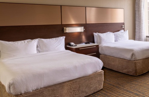 Los Angeles Hotel | SkyGate 2BR Suite pool/breakfast/gym