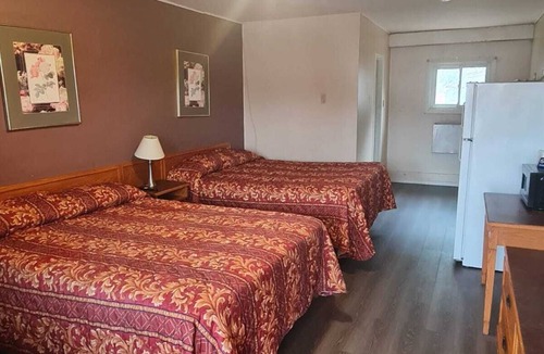 Gravenhurst Hotel | Skyways Motel Muskoka Gravenhurst ON 11