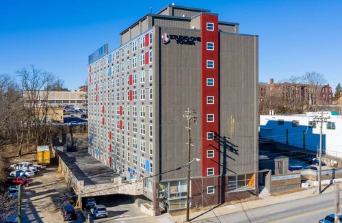 Corryville Apartment | Sleepover | Cozy 1BD/1BA + Gym - Cincinnati