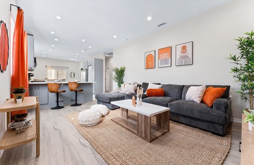 Los Angeles House | Sleeps 10 Walk to Sofi Forum Conv Cntr 8700